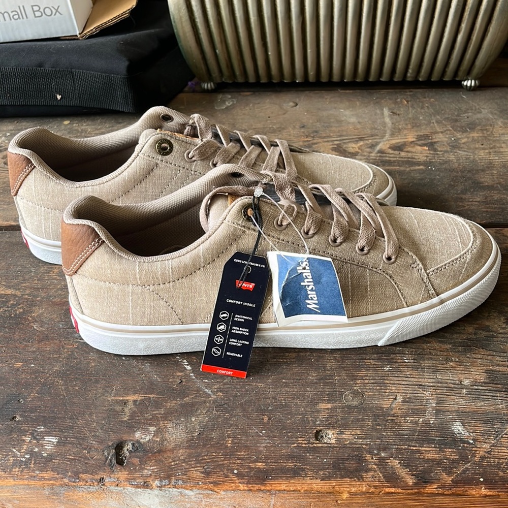Levi’s Men’s Tan Dress Shoes - Size US 9.5- NEW